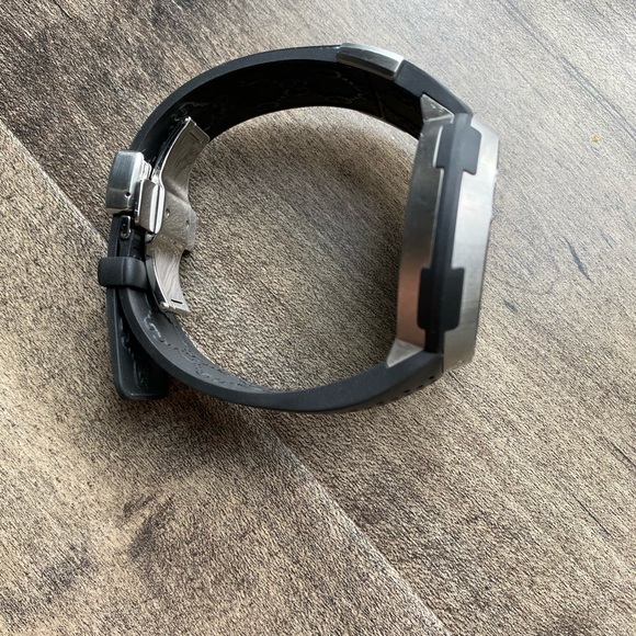 Gucci Men’s Digital Black Rubber Watch - Picture 13 of 16